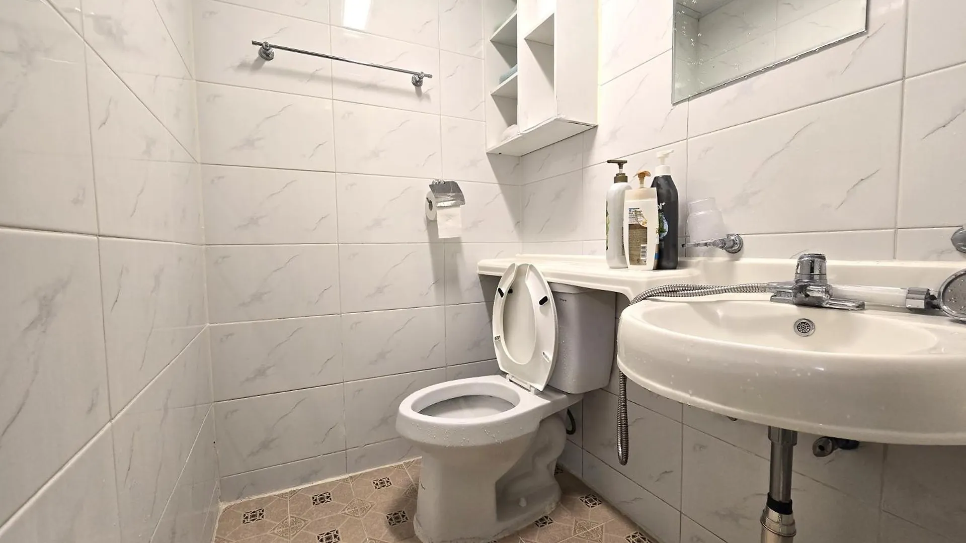Hongdae, Sinchon Yeonhui Guesthouse 305 Seoul